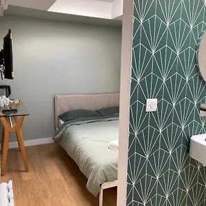 Ensuite Guest Unit With Ac And Free On-street Parking Guest house