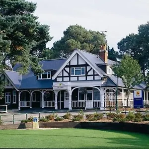https://the-lodge-at-meyrick-park-guest-house.bournemouth-hotels.org